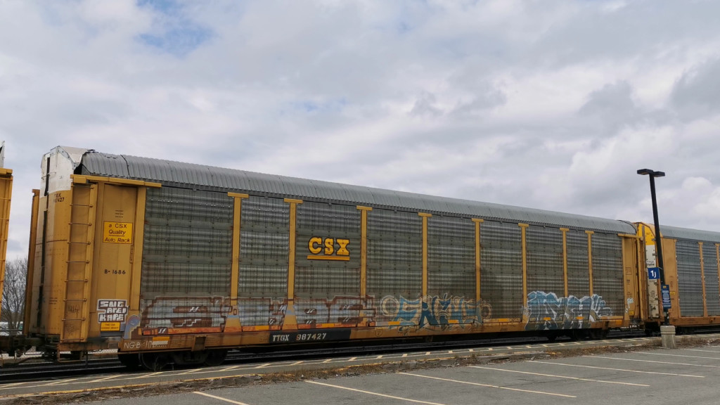 CSX B1686 (Body) TTGX 987427 (Flat)